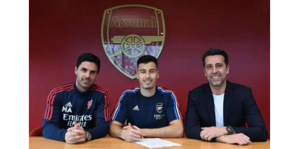 Arsenal kondigt een nieuw contract aan met Martinelli tot 2027