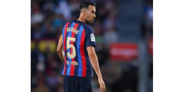 De aanvoerder van Barcelona kondigt vertrek aan