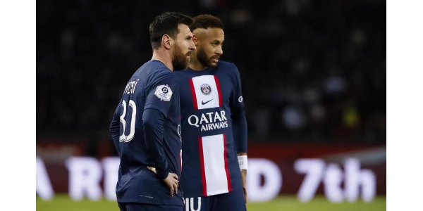 Messi keert terug en scoort als Paris Angers met 2-0 verslaat