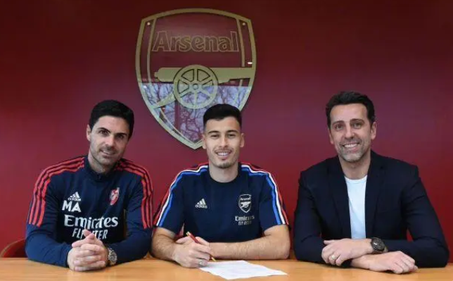 Arsenal kondigt een nieuw contract aan met Martinelli tot 2027